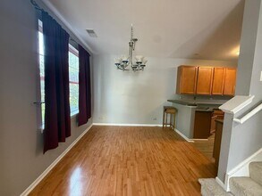 2540 Hillsboro Blvd in Aurora, IL - Building Photo - Building Photo