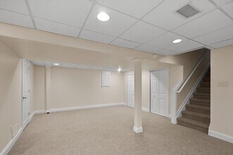 35727 Johnstown Rd in Farmington Hills, MI - Foto de edificio - Building Photo