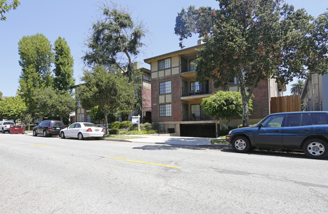 336 N Louise St in Glendale, CA - Foto de edificio