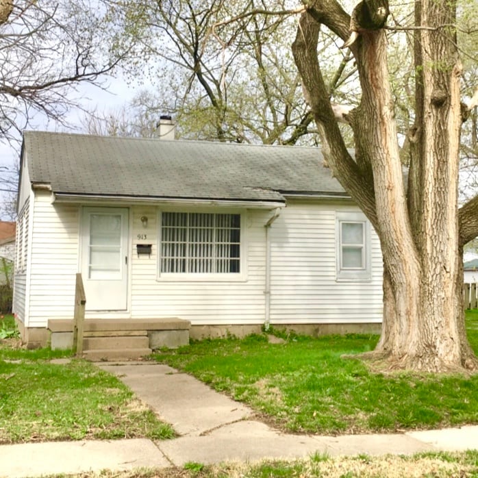 913 N Gregory St in Urbana, IL - Building Photo
