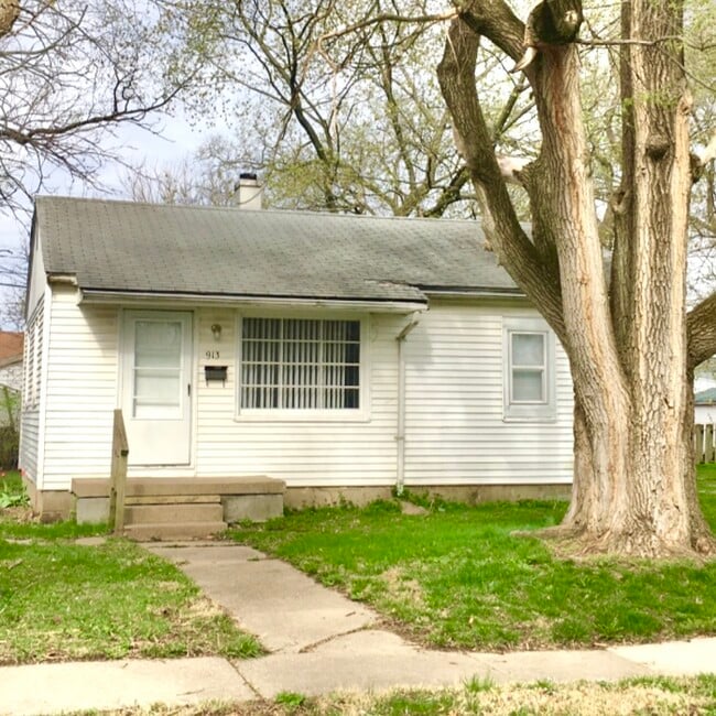 property at 913 N Gregory St
