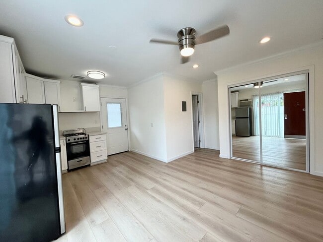 10860 Venice Blvd. in Culver City, CA - Building Photo - Building Photo