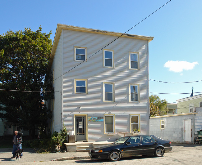 146 Pierce St in Lewiston, ME - Foto de edificio - Building Photo