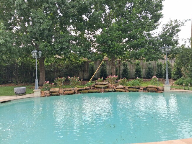 property at 1722 Parklake Village Dr
