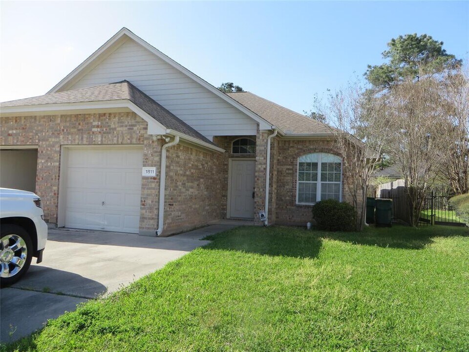 1811 Arbor Glen in Conroe, TX - Building Photo