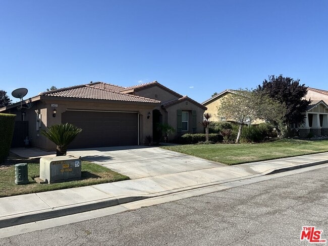 1427 Freesia Way in Beaumont, CA - Building Photo - Building Photo
