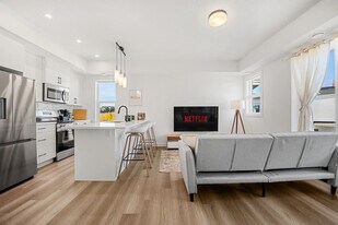 2117-2181 81 St S W in Calgary, AB - Building Photo