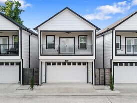 1028 Melneeka Ln in Houston, TX - Building Photo