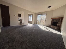 8510 14th St W in Rock Island, IL - Building Photo