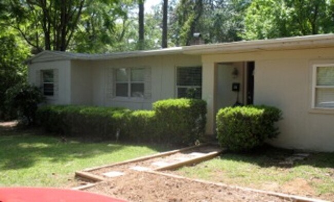 property at 320 Mayo St