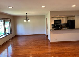 9402 Lindsay St in Orland Hills, IL - Building Photo - Building Photo