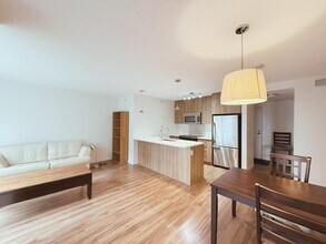 13325-1102A 102 A Ave in Surrey, BC - Building Photo - Building Photo