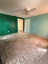 12 E St in Mission, TX - Foto de edificio - Building Photo