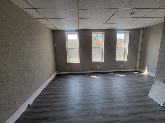 17 Lackawanna Ave, Unit front in Norwich, NY - Foto de edificio - Building Photo