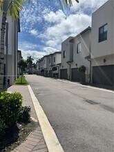 4693 NW 83rd Pl in Doral, FL - Building Photo - Building Photo