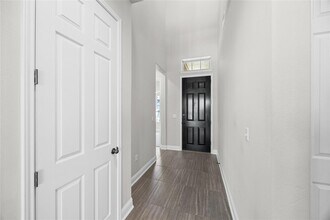 7102 Cut Plains Trail in Austin, TX - Building Photo - Building Photo