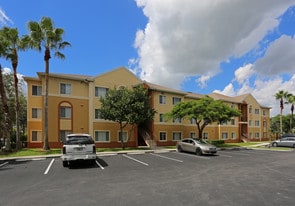 Waverly Apartments in West Palm Beach, FL - Building Photo