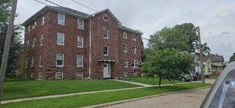 208 W Sycamore St, Unit 3B in Sycamore, IL - Building Photo