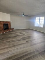 1609 NE 4th St in Moore, OK - Building Photo