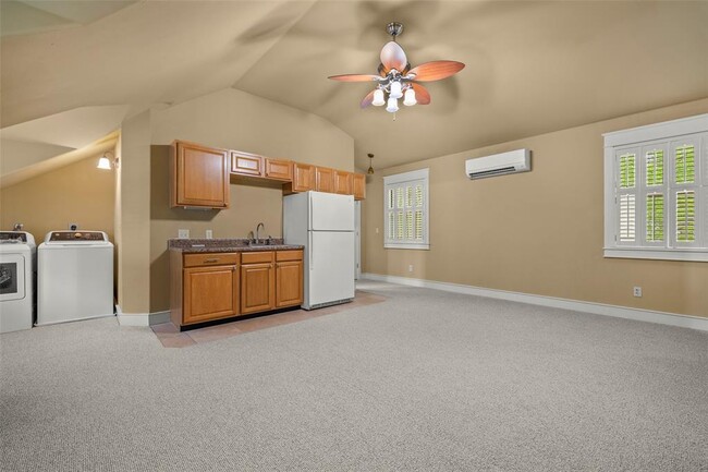 5608 Jim Hogg Ave in Austin, TX - Building Photo - Building Photo