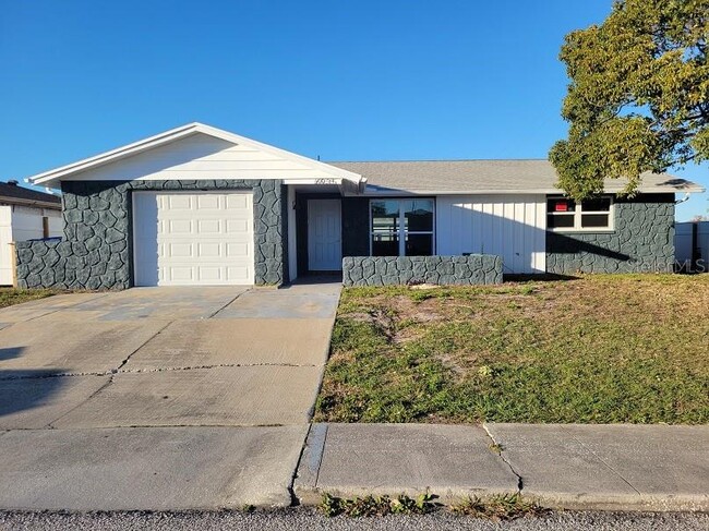 6935 Alta Vista St in Port Richey, FL - Building Photo - Building Photo