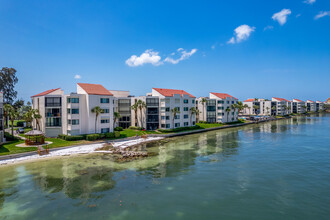 La Puerta Del Sol in St. Petersburg, FL - Building Photo - Building Photo