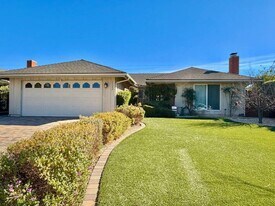 10042 Brazos Ct in Ventura, CA - Building Photo