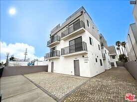 11443 Hatteras St in Los Angeles, CA - Building Photo