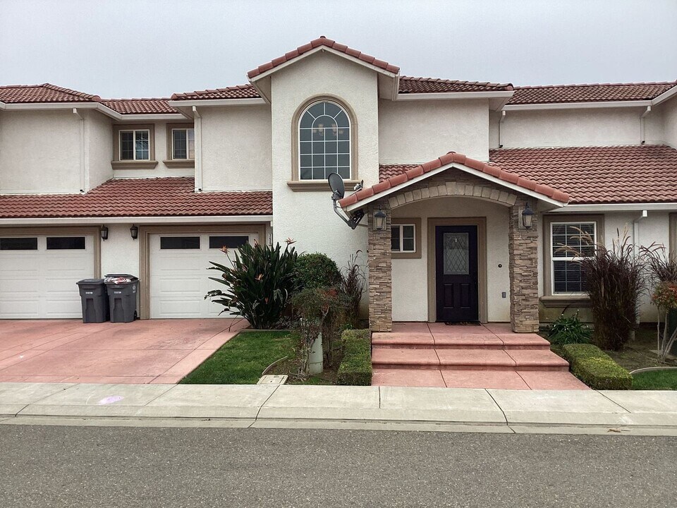 750 Odilia Ct in Gustine, CA - Building Photo