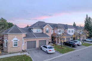 100 Brisbane Crt in Brampton, ON - Building Photo
