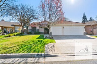 8684 N Recreation Ave in Fresno, CA - Building Photo