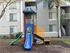 777 SW 111th Way in Pembroke Pines, FL - Foto de edificio - Building Photo
