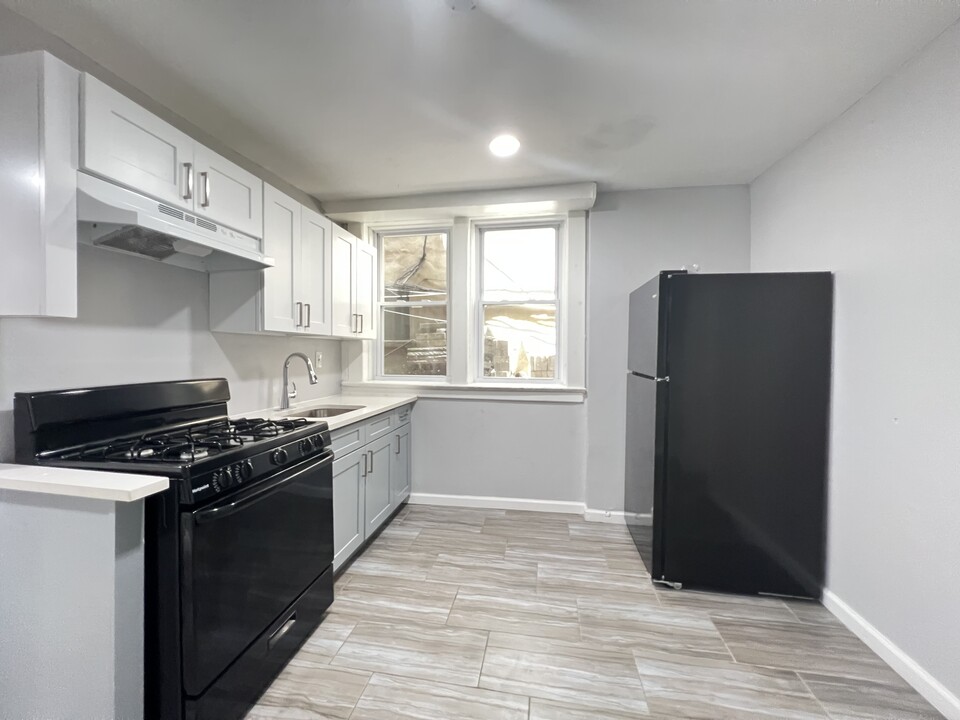 207 Bidwell Ave, Unit 3L in Jersey City, NJ - Building Photo