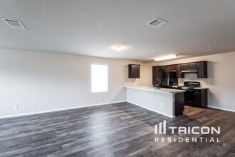 9725 Marbach Brk in San Antonio, TX - Building Photo - Building Photo