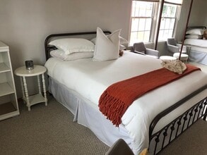 19144 Calvert St in Los Angeles, CA - Foto de edificio - Building Photo