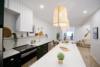 2390 Rue Frontenac in Montréal, QC - Building Photo - Building Photo
