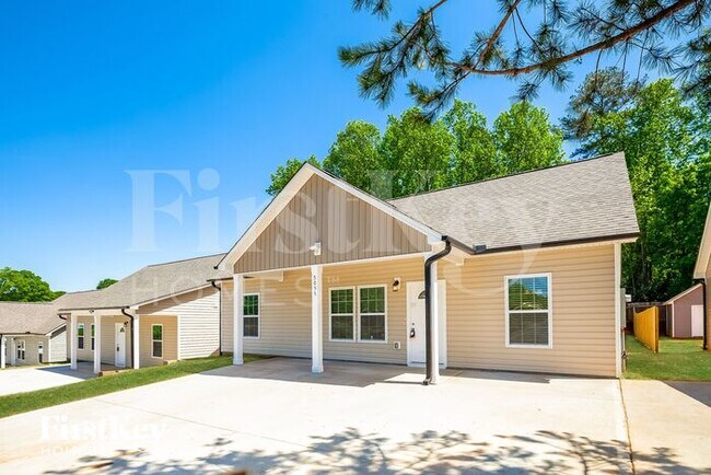 5055 Tuckaseegee Rd in Charlotte, NC - Foto de edificio - Building Photo