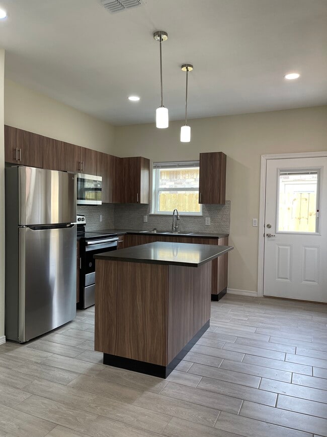 2305 N Fulton St, Unit 2