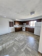 190 Divinity St in Bristol, CT - Building Photo - Building Photo