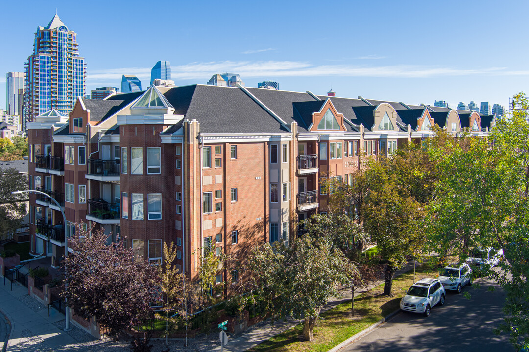 Mount Royal Grande in Calgary, AB - Building Photo