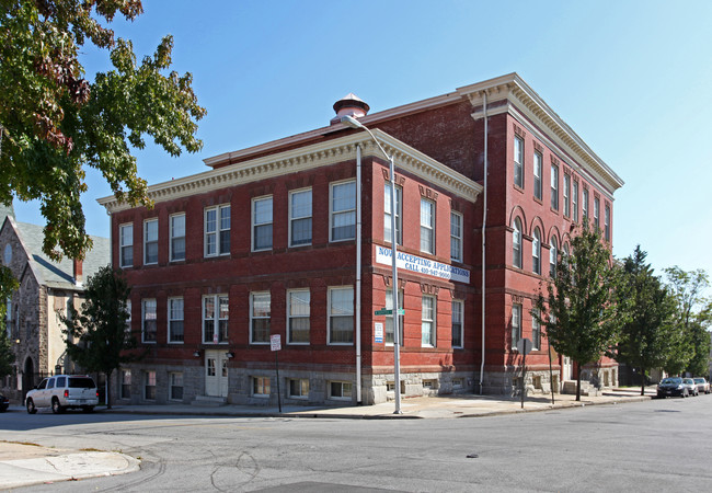 Franklin Square School Apartments in Baltimore, MD - Foto de edificio - Building Photo