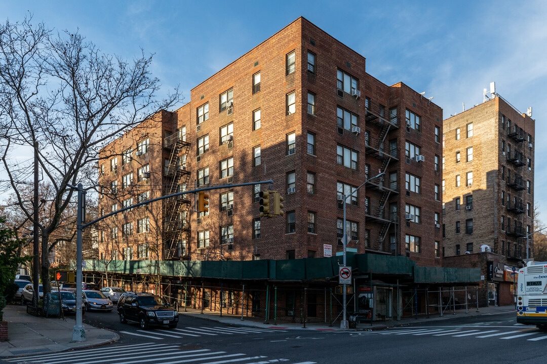 Coop in Bronx, NY - Foto de edificio