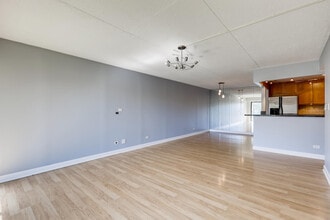 475 Plum Creek Dr in Wheeling, IL - Building Photo - Building Photo
