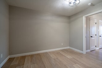 Dowlen Green Apartments in Beaumont, TX - Building Photo - Interior Photo