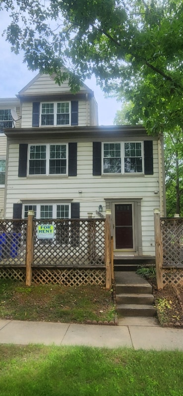 19764 Teakwood Cir in Germantown, MD - Building Photo - Building Photo
