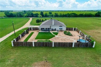 12242 Ballerstedt Rd in Elgin, TX - Building Photo - Building Photo