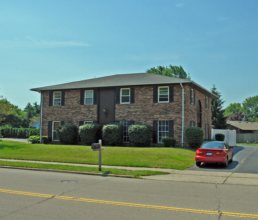 2074 Hewitt Ave in Dayton, OH - Building Photo