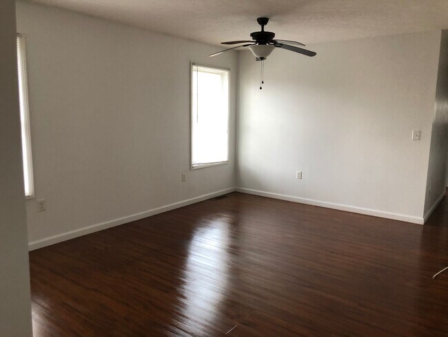 1012 Pierce St-Unit -Unit A in Lynchburg, VA - Foto de edificio - Building Photo