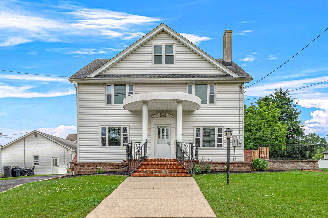 382 E Main St in Somerville, NJ - Foto de edificio