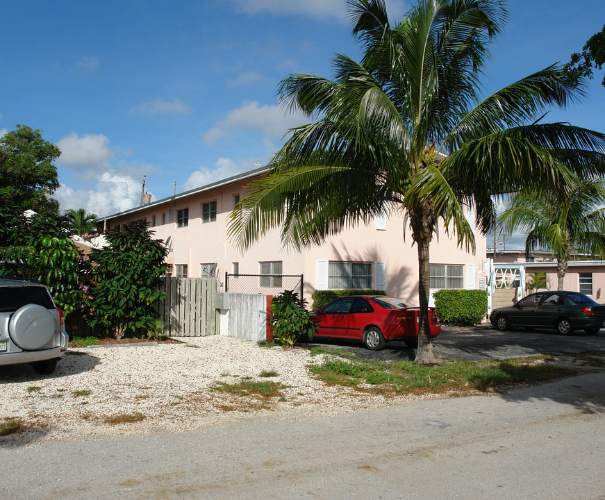 Garden Apartments in Fort Lauderdale, FL - Building Photo